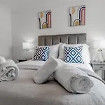 Host & Stay - Galley Lodge